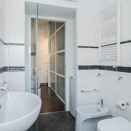 Harry's Flat 38