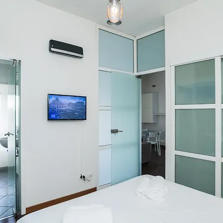Harry's Flat 38