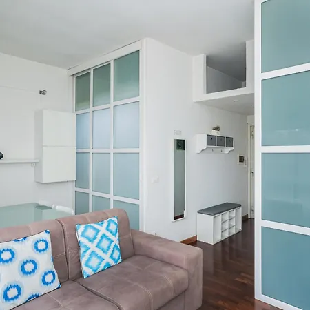 Harry's Flat 38